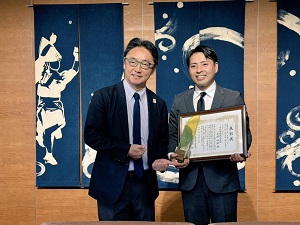 面会：さつまいも・オブ・ザ・イヤー受賞者 北林大輔氏、ファーマーズ・オブ・ザ・イヤー受賞者 谷村和紀氏の写真