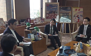 梶野正寛 包括外部監査人から包括外部監査結果の報告の写真
