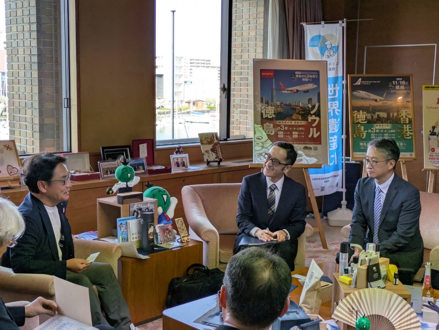 面会：亀井崇 徳島労働局長 他の写真