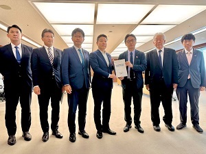 本田太郎 防衛副大臣へ陸上自衛隊徳島駐屯地の機能強化に関する要望の画像01